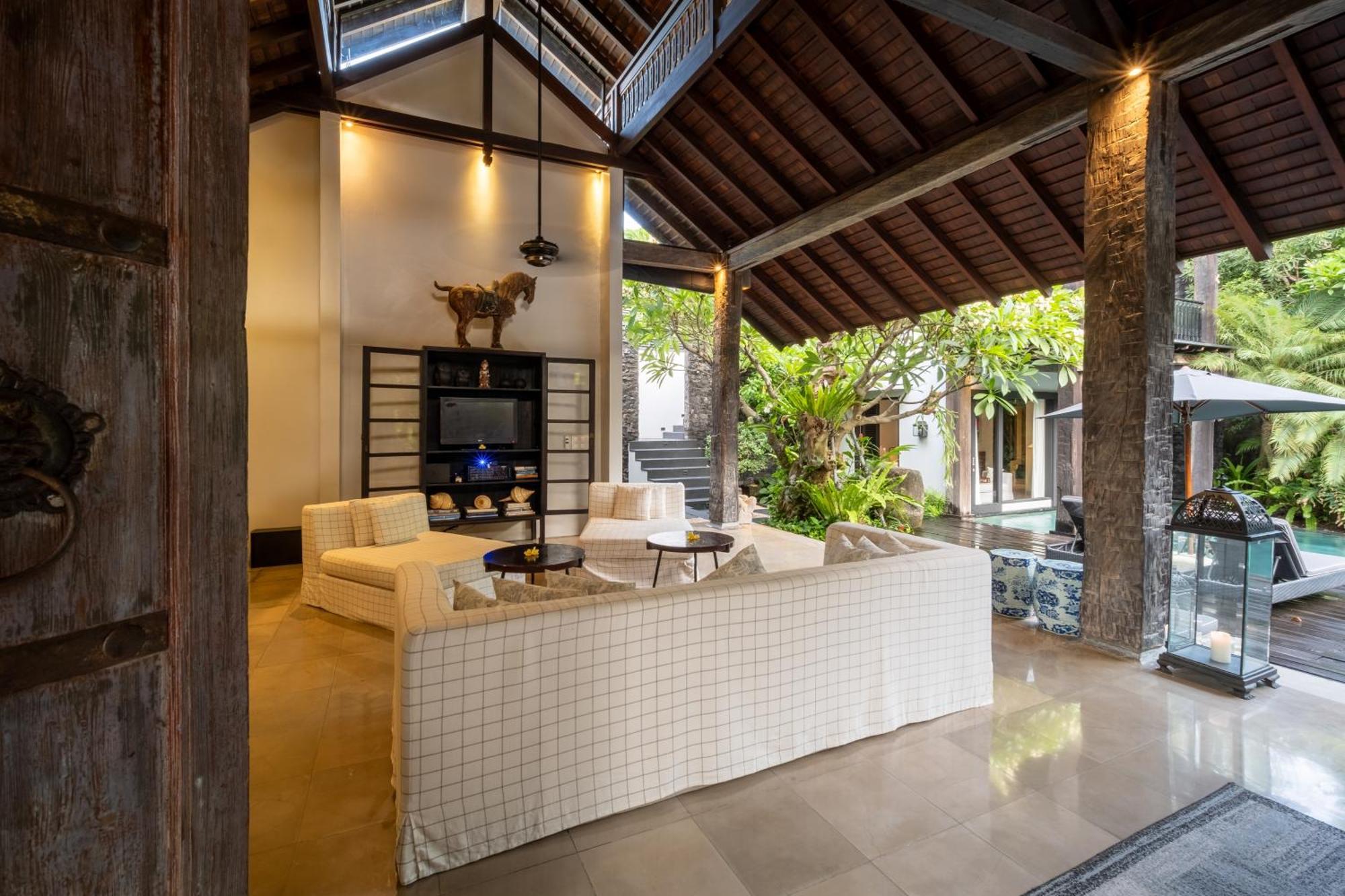 Villa De Suma - Fully Staffed Luxury Villa, Walk To The Beach! Seminyak  Bagian luar foto