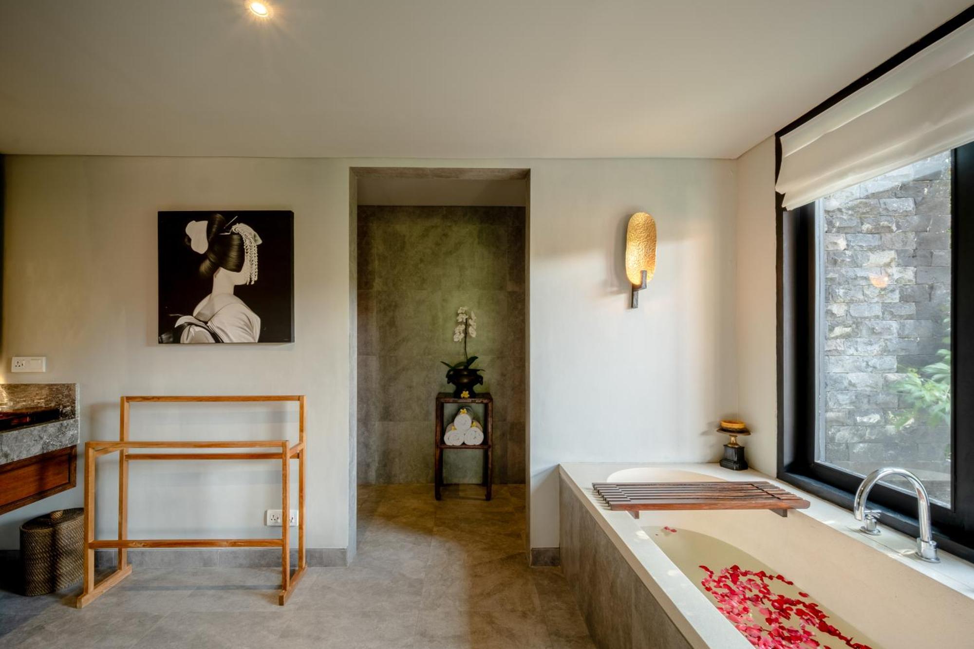 Villa De Suma - Fully Staffed Luxury Villa, Walk To The Beach! Seminyak  Bagian luar foto