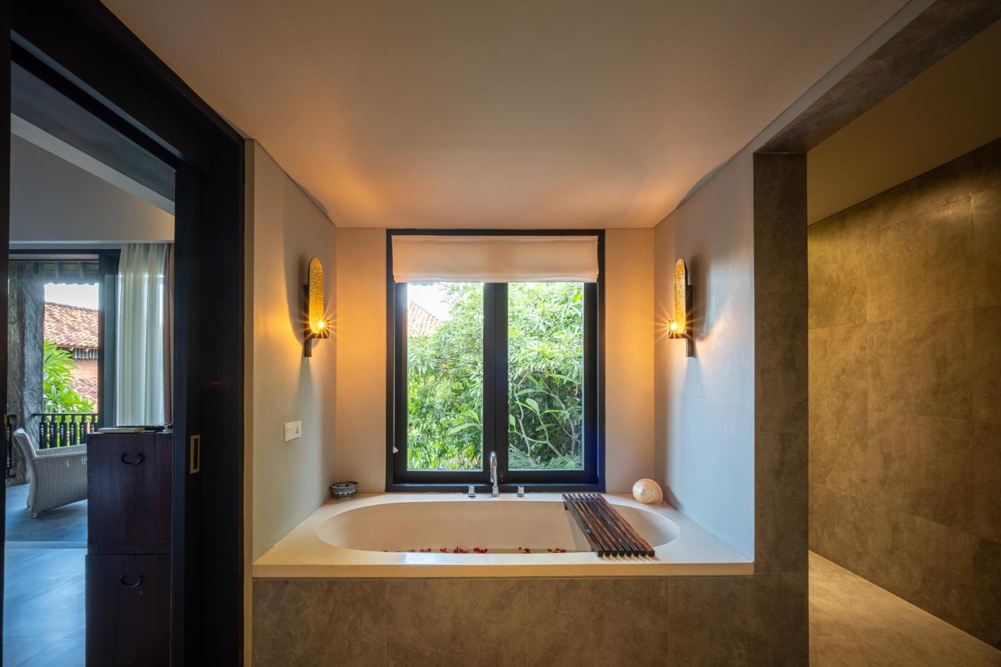 Villa De Suma - Fully Staffed Luxury Villa, Walk To The Beach! Seminyak  Bagian luar foto